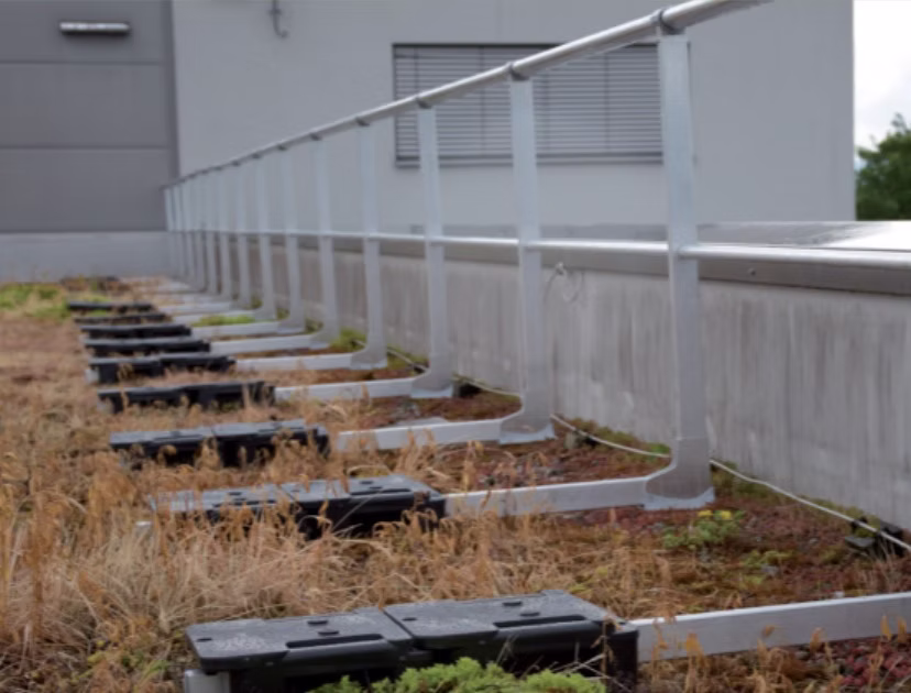 DiaGuard balustrade voor collectieve valbeveiliging zonder doorboringen